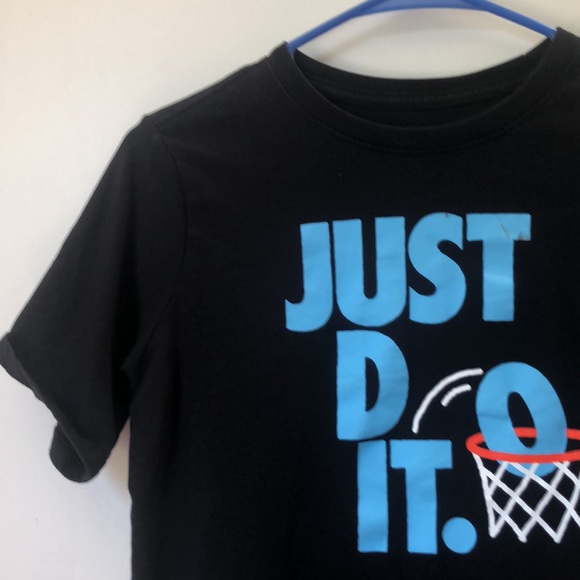Nike Boys Black "Just Do It" Basketball Graphic Tee – Size XL - Picture 5 of 10